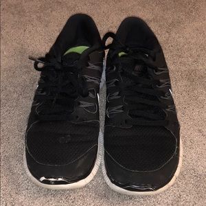 nike black running shoes 8.5